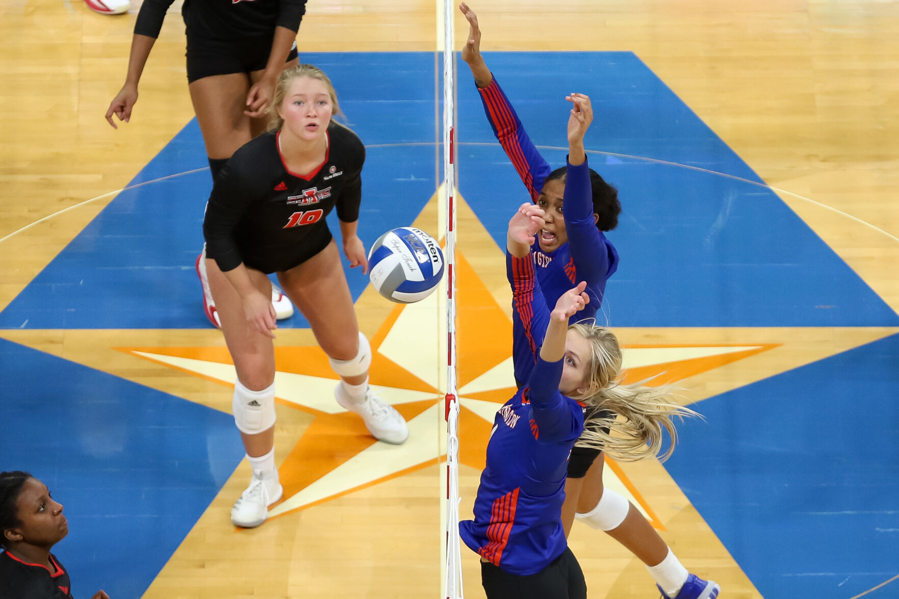 Photos: UTA volleyball wins first home matches against Arkansas State after COVID-19 postponement